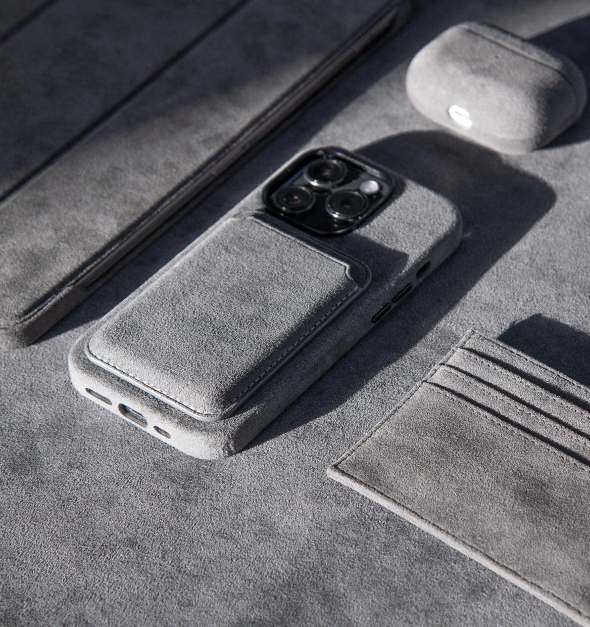 iPhone 14 Plus – Alcantara-Hülle mit MagSafe-Magnet – Alpingrün – Alcanside
