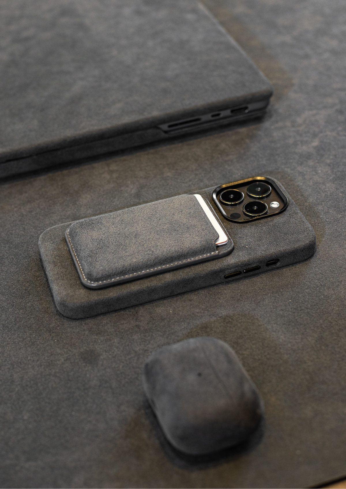 iPhone 15 Pro - Alcantara Case With MagSafe Magnet - Space Grey – Alcanside
